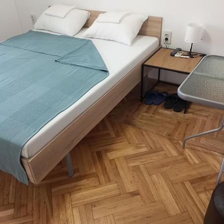 Airport Md Rooms Белград Экстерьер фото